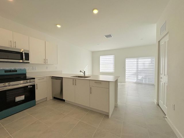 3-bedroom home for rent in Homestead - 12168 SW 268 Lane - MondialRealty