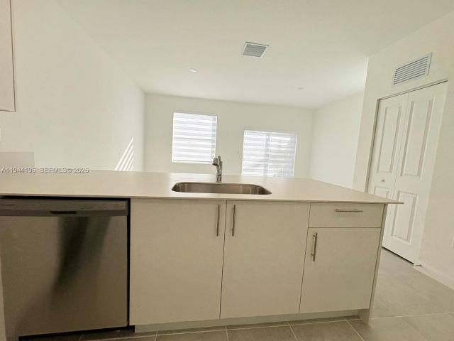 3-bedroom home for rent in Homestead - 12168 SW 268 Lane - MondialRealty