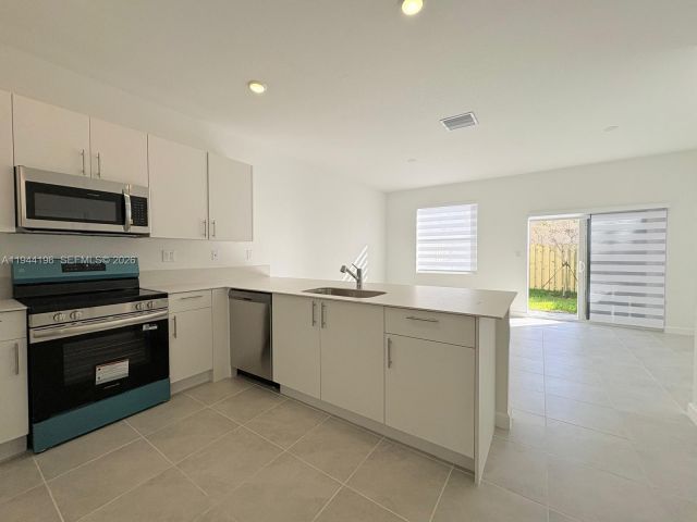 3-bedroom home for rent in Homestead - 12168 SW 268 Lane - MondialRealty