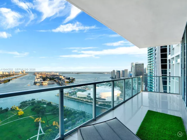 3-bedroom condo for rent in Miami - 1100 Biscayne Blvd 4001 - MondialRealty