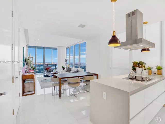 3-bedroom condo for rent in Miami - 1100 Biscayne Blvd 4001 - MondialRealty