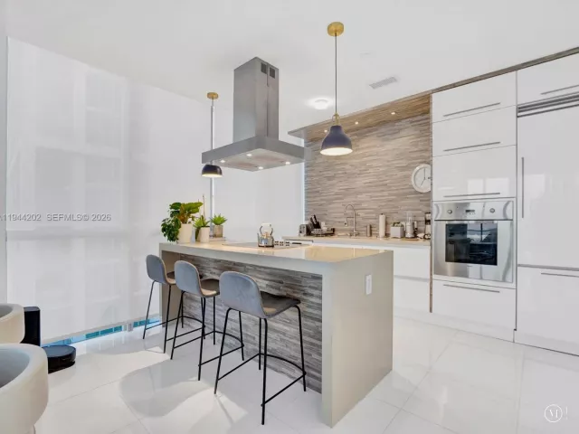 3-bedroom condo for rent in Miami - 1100 Biscayne Blvd 4001 - MondialRealty