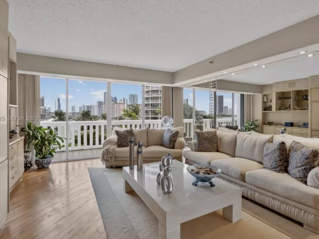 2-bedroom condo for sale in Aventura - 3000 Island Blvd 502 - MondialRealty