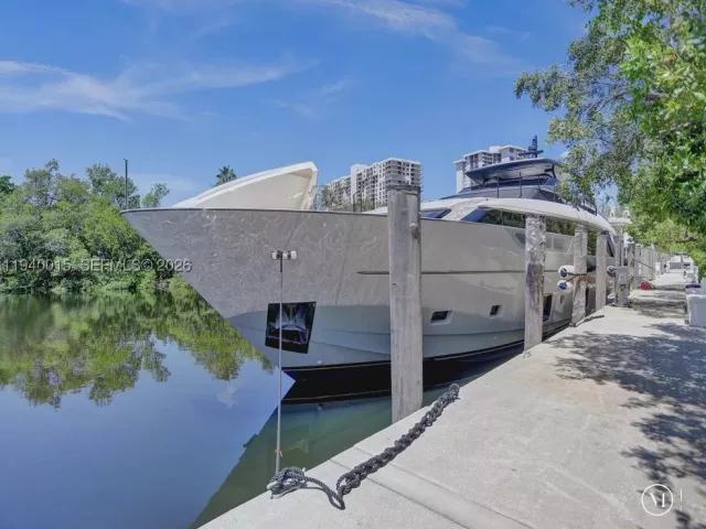 2-bedroom condo for sale in Aventura - 3000 Island Blvd 502 - MondialRealty