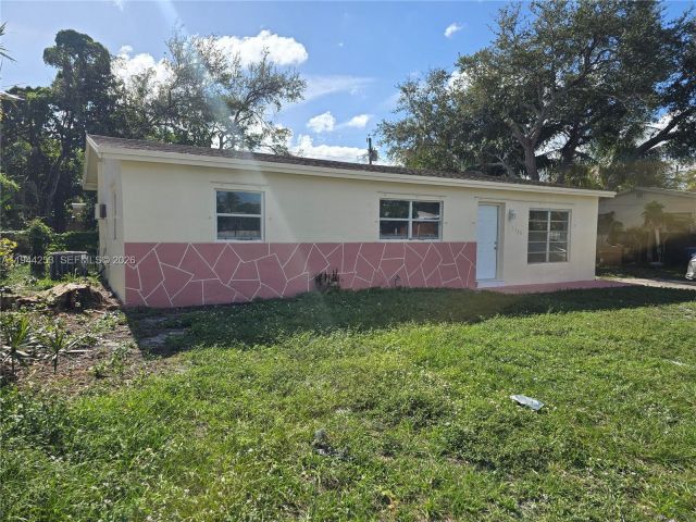 3-bedroom home for rent in Miami - 1320 NE 211th Ter - MondialRealty
