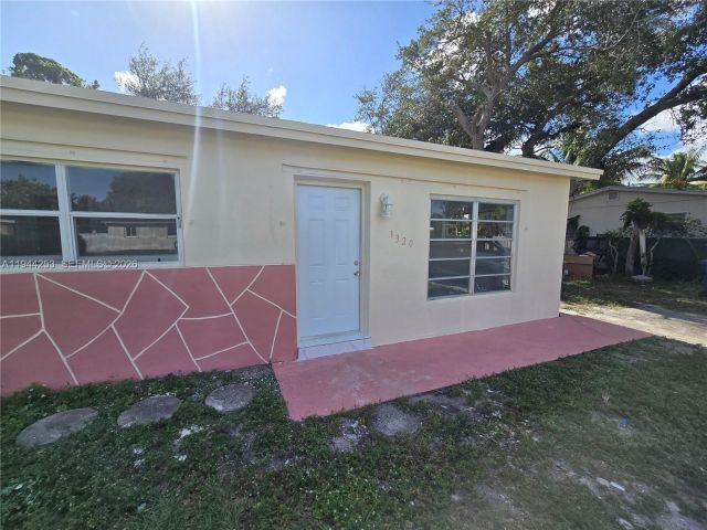 3-bedroom home for rent in Miami - 1320 NE 211th Ter - MondialRealty