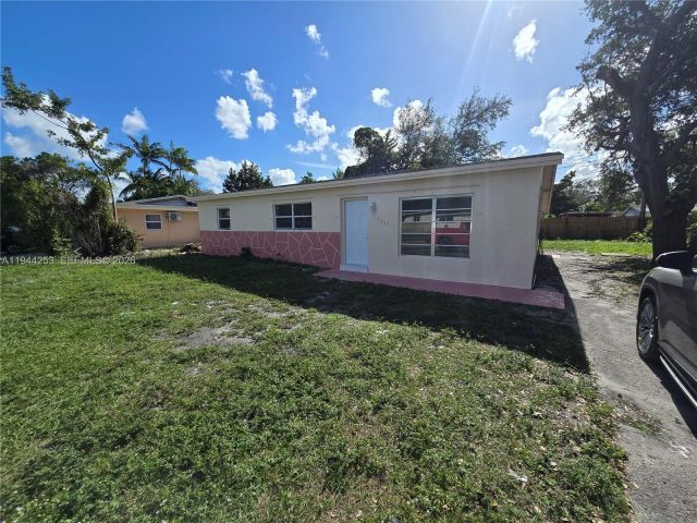 3-bedroom home for rent in Miami - 1320 NE 211th Ter - MondialRealty