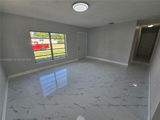3-bedroom home for rent in Miami - 1320 NE 211th Ter - MondialRealty