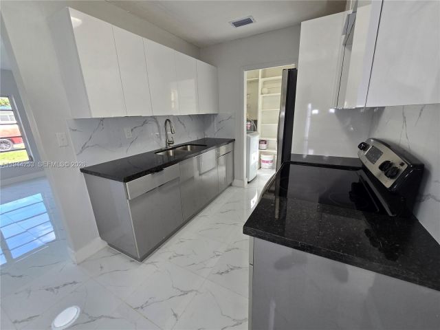 3-bedroom home for rent in Miami - 1320 NE 211th Ter - MondialRealty