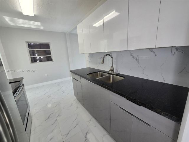 3-bedroom home for rent in Miami - 1320 NE 211th Ter - MondialRealty