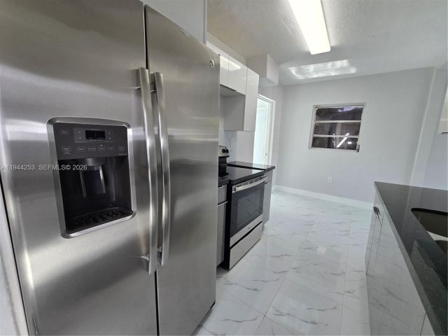 3-bedroom home for rent in Miami - 1320 NE 211th Ter - MondialRealty