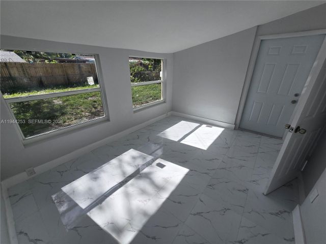 3-bedroom home for rent in Miami - 1320 NE 211th Ter - MondialRealty