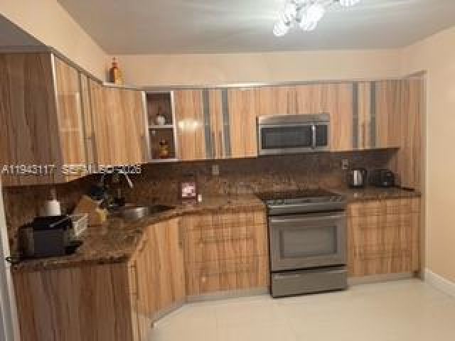 2-bedroom condo for sale in Sunny Isles Beach - 231 174th St 2308 - MondialRealty