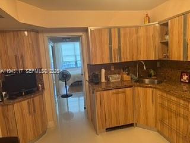 2-bedroom condo for sale in Sunny Isles Beach - 231 174th St 2308 - MondialRealty