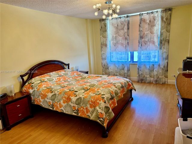 2-bedroom condo for sale in Sunny Isles Beach - 231 174th St 2308 - MondialRealty