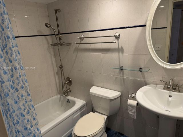 2-bedroom condo for sale in Sunny Isles Beach - 231 174th St 2308 - MondialRealty