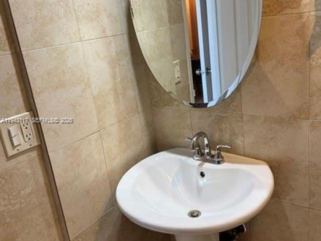 2-bedroom condo for sale in Sunny Isles Beach - 231 174th St 2308 - MondialRealty