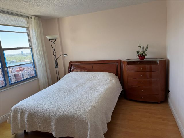 2-bedroom condo for sale in Sunny Isles Beach - 231 174th St 2308 - MondialRealty