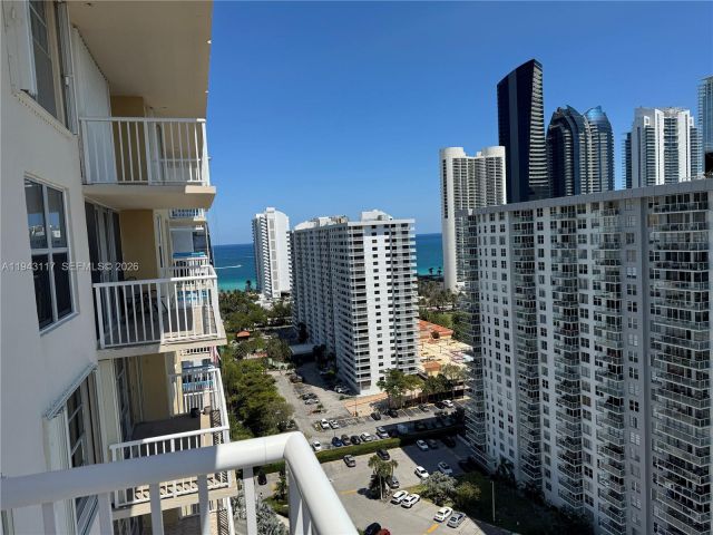 2-bedroom condo for sale in Sunny Isles Beach - 231 174th St 2308 - MondialRealty