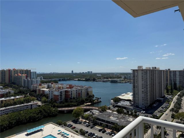 2-bedroom condo for sale in Sunny Isles Beach - 231 174th St 2308 - MondialRealty