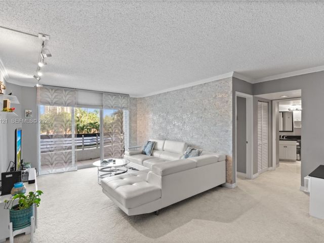 2-bedroom condo for sale in Aventura - 3600 Mystic Pointe Dr 309 - MondialRealty