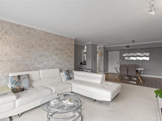 2-bedroom condo for sale in Aventura - 3600 Mystic Pointe Dr 309 - MondialRealty