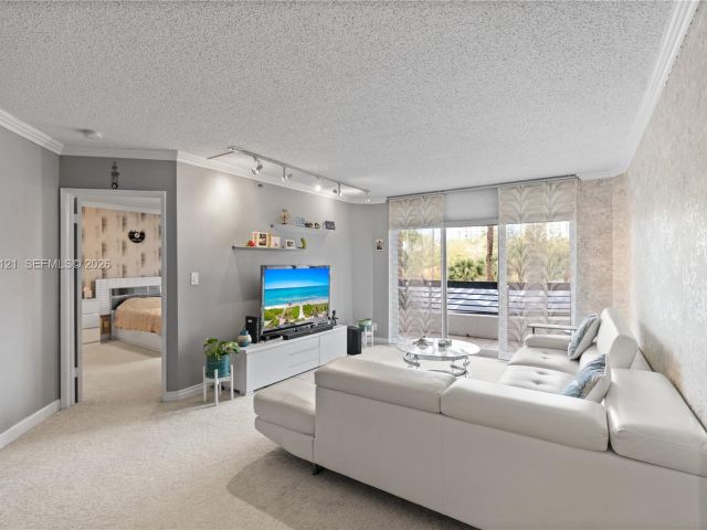 2-bedroom condo for sale in Aventura - 3600 Mystic Pointe Dr 309 - MondialRealty