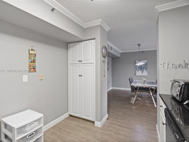 2-bedroom condo for sale in Aventura - 3600 Mystic Pointe Dr 309 - MondialRealty