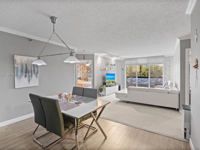 2-bedroom condo for sale in Aventura - 3600 Mystic Pointe Dr 309 - MondialRealty