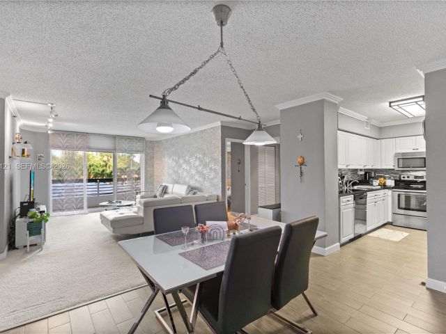 2-bedroom condo for sale in Aventura - 3600 Mystic Pointe Dr 309 - MondialRealty