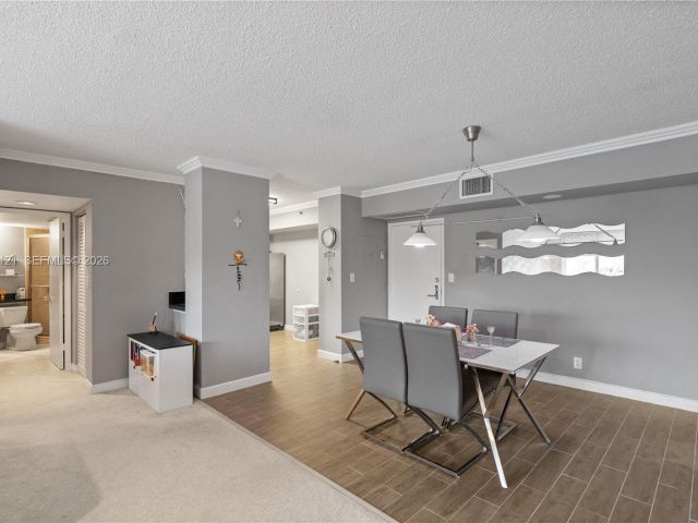 2-bedroom condo for sale in Aventura - 3600 Mystic Pointe Dr 309 - MondialRealty