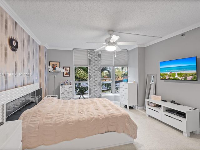 2-bedroom condo for sale in Aventura - 3600 Mystic Pointe Dr 309 - MondialRealty