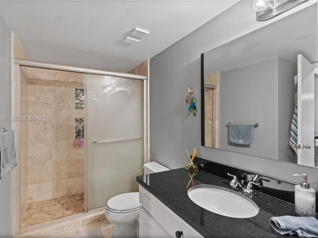 2-bedroom condo for sale in Aventura - 3600 Mystic Pointe Dr 309 - MondialRealty