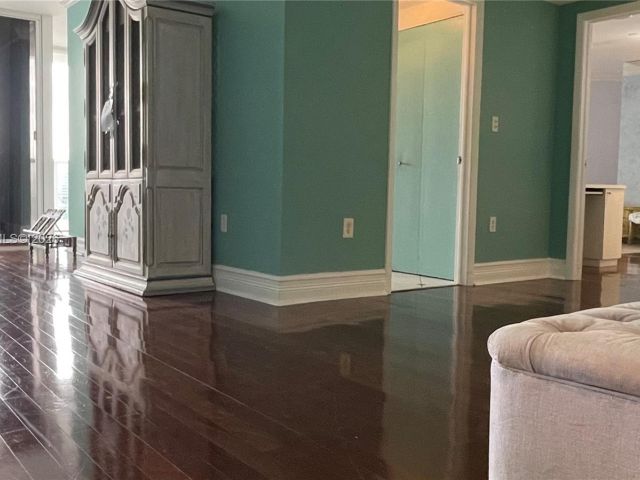 Apartment for sale  Unit #1105 - photo 7427336