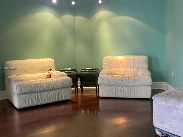 Apartment for sale  Unit #1105 - photo 7427338