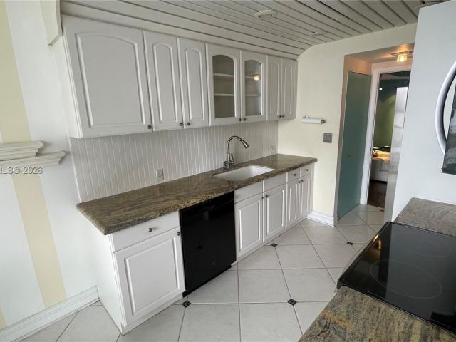 Apartment for sale  Unit #1105 - photo 7427340