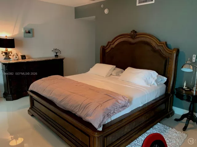 2-bedroom home for sale in Miami Beach - 6000 Collins Ave unit 136 - MondialRealty