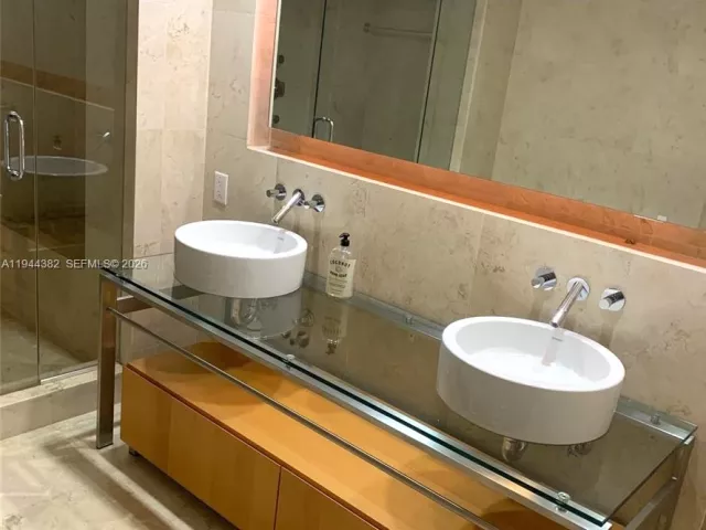 2-bedroom home for sale in Miami Beach - 6000 Collins Ave unit 136 - MondialRealty