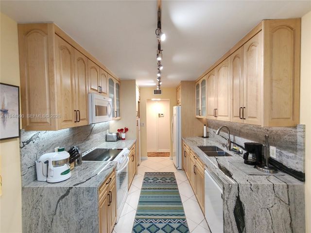 Apartment for sale  Unit #1106S - photo 7188767