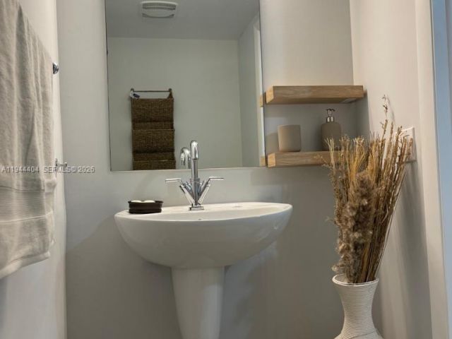 Apartment for rent  Unit #1215 - photo 7429663