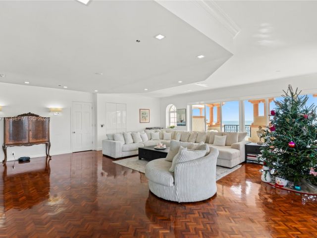 Apartment for sale  Unit #7777 - photo 7096670