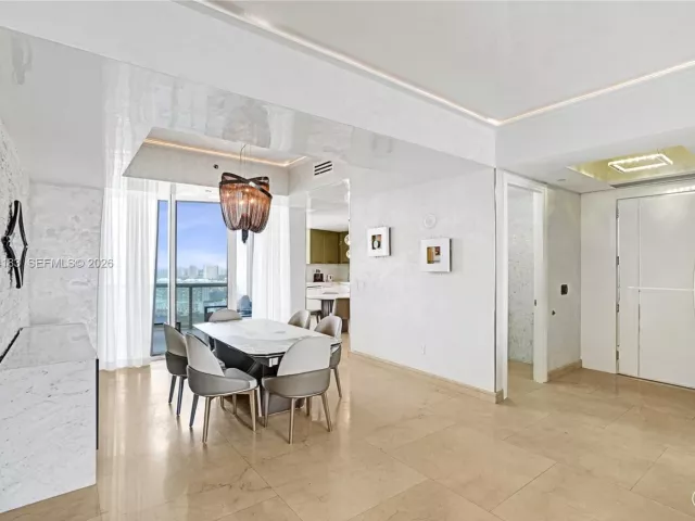 3-bedroom condo for rent in Sunny Isles Beach - 15901 Collins Ave 3006 - MondialRealty