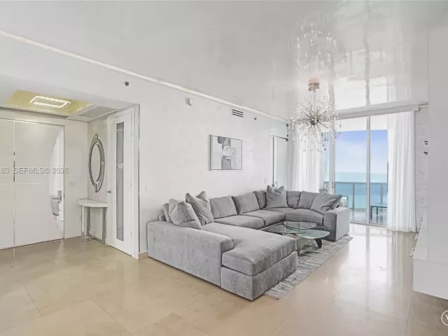 3-bedroom condo for rent in Sunny Isles Beach - 15901 Collins Ave 3006 - MondialRealty