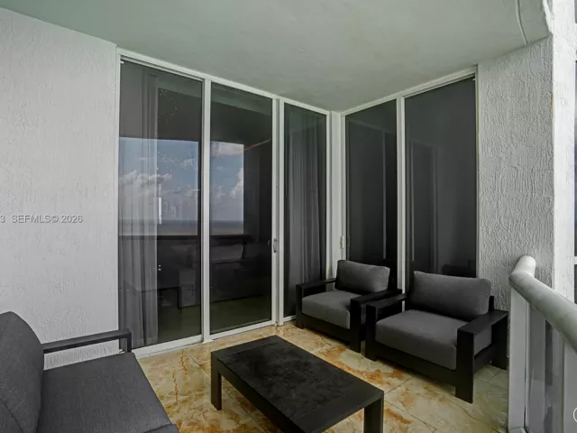 3-bedroom condo for rent in Sunny Isles Beach - 15901 Collins Ave 3006 - MondialRealty