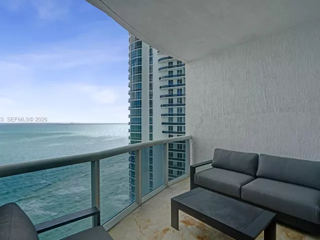 3-bedroom condo for rent in Sunny Isles Beach - 15901 Collins Ave 3006 - MondialRealty