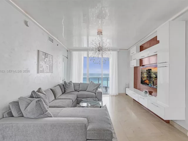 3-bedroom condo for rent in Sunny Isles Beach - 15901 Collins Ave 3006 - MondialRealty