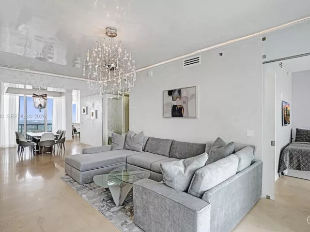 3-bedroom condo for rent in Sunny Isles Beach - 15901 Collins Ave 3006 - MondialRealty