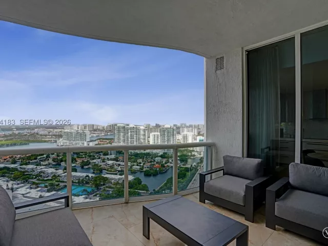3-bedroom condo for rent in Sunny Isles Beach - 15901 Collins Ave 3006 - MondialRealty