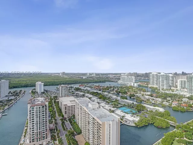3-bedroom condo for rent in Sunny Isles Beach - 15901 Collins Ave 3006 - MondialRealty