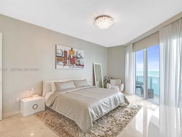 3-bedroom condo for rent in Sunny Isles Beach - 15901 Collins Ave 3006 - MondialRealty